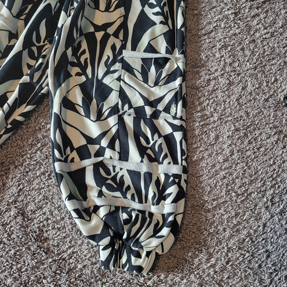 FP Movement - This Feeling Printed Joggers size XS. - Picture 6 of 11